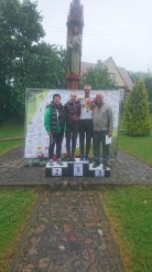 LR jaunių ir sporto vilčių čempionė A. Gedraitytė, bronzos medalio laimėtojas K. Vaitaitis su treneriais V. Breiviene ir V. Indreliūnu LR jaunių ir sporto vilčių čempionė A. Gedraitytė, bronzos medalio laimėtojas K. Vaitaitis su treneriais V. Breiviene ir V. Indreliūnu